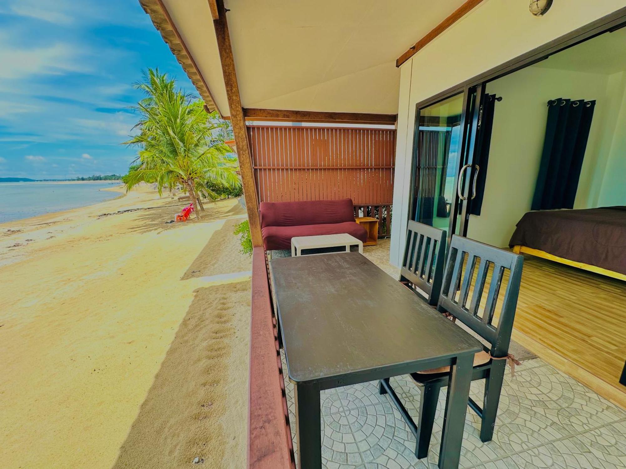 The Scenery Beach Resort Baan Khai Eksteriør bilde